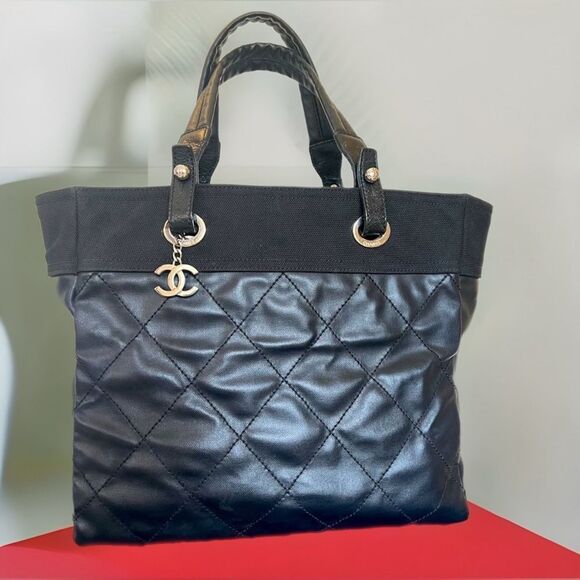 CHANEL Handbags - AUTH CHANEL BIARRITZ MM TOTE BAG IN BLACK